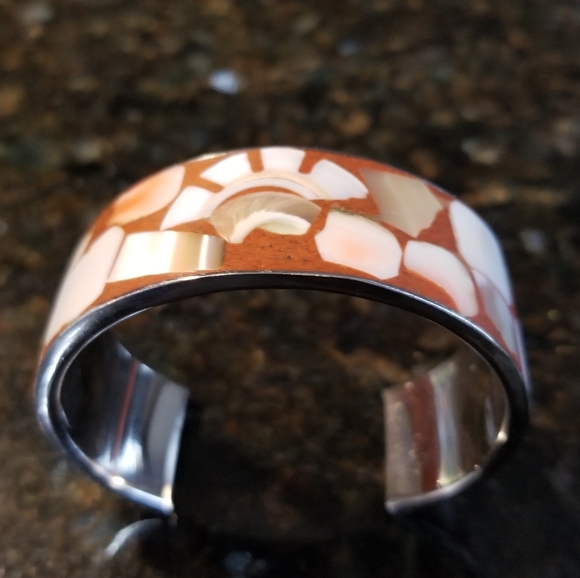 Vintage enamel and shell cuff - Picture 2 of 8